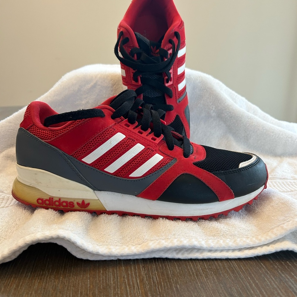 Adidas Red and Black Athletic Sneakers with Retro Design Men 9 / Women 10.5